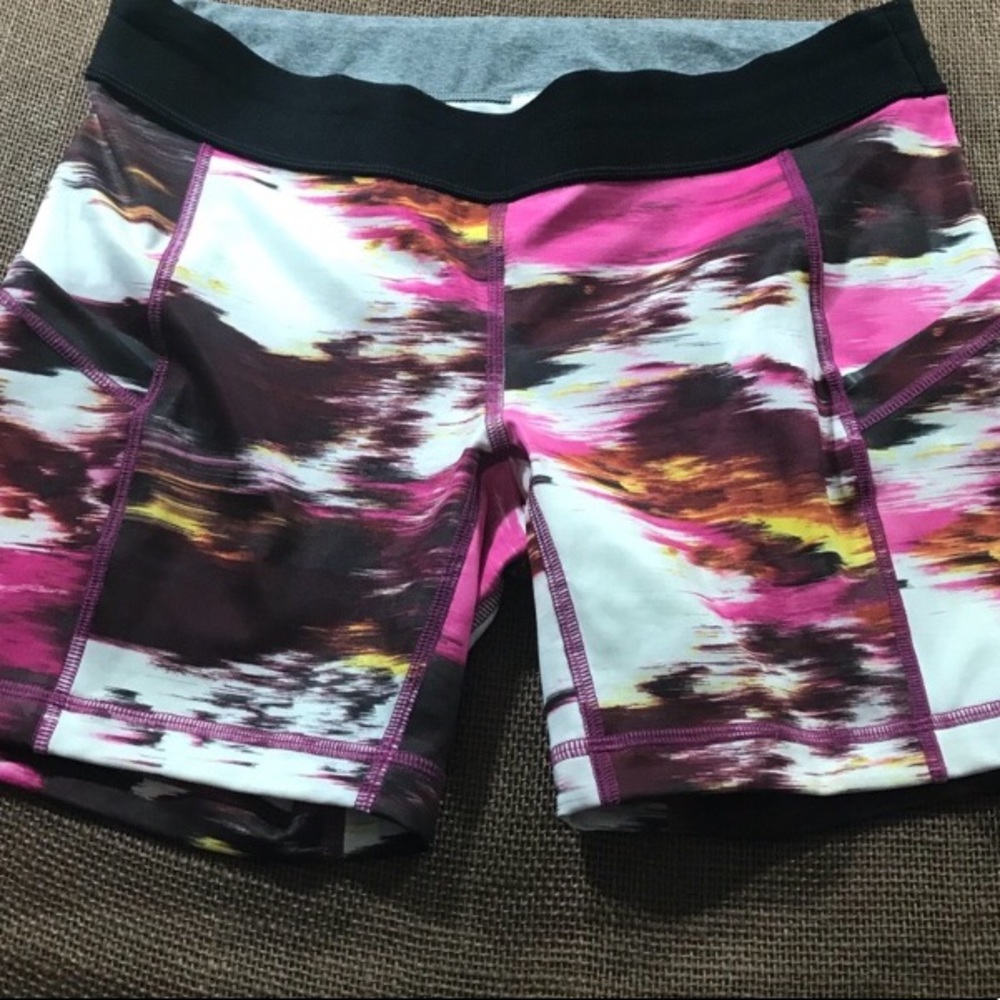 Lululemon shorts! In great shape😀